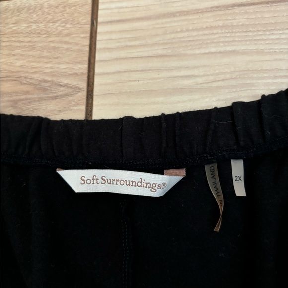 Soft Surroundings Black Elastic Waist Pants in 2X - Picture 4 of 6